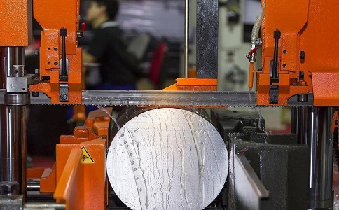 仪陇立式金属带锯床切削出现跑带故障解决方法！